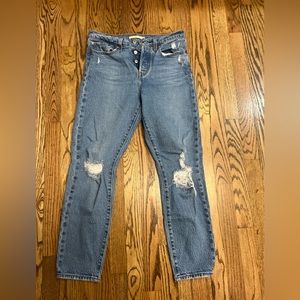 Wedgie Cropped Distressed Levi’s Size 28 Regular